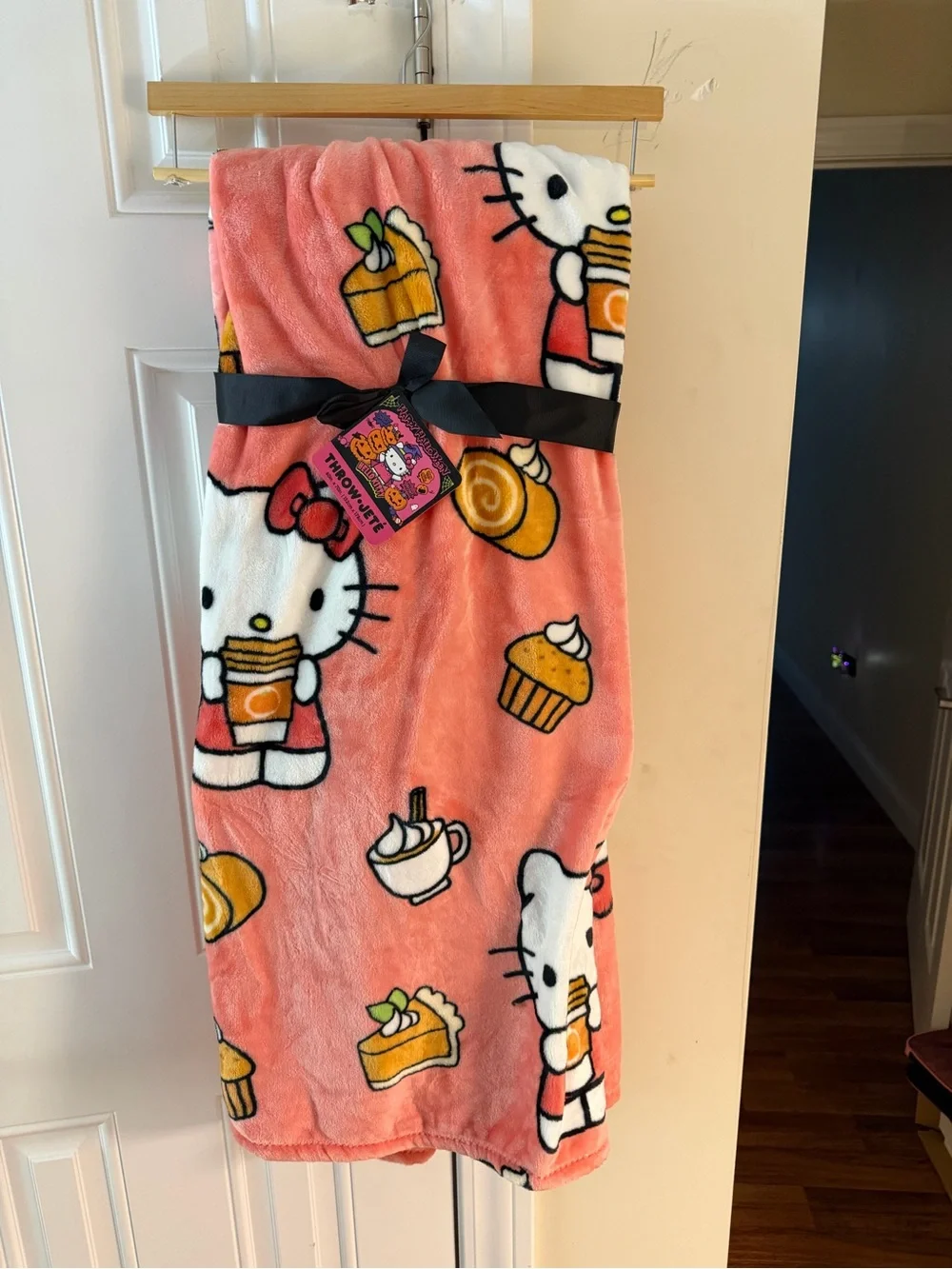 2025 Hello Kitty Fall Throw Blanket with Lattes, Cupcakes & Pumpkin Pie